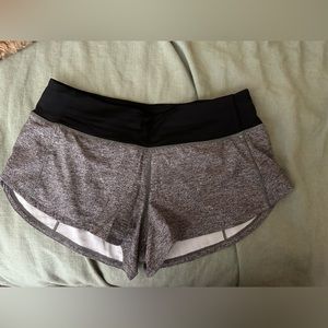 Lululemon Speed Up Low-Rise Lined Short 2.5" Grey and Black Size 4